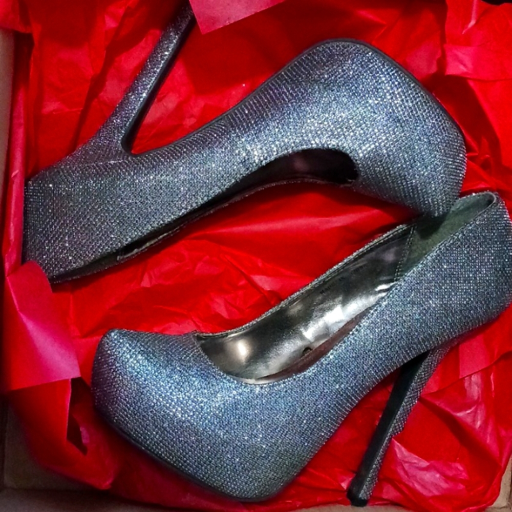Forever 21, Silver heels